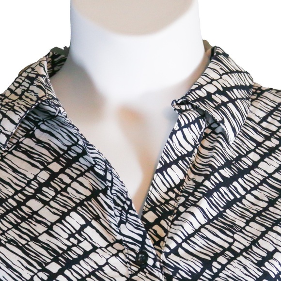 Chico’s Wrinkle-Resistant Black White Abstract Button-Front Shirt | Size 3 (XL) - Picture 5 of 13